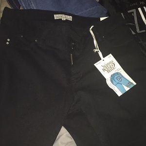 NWT black ankle jeans